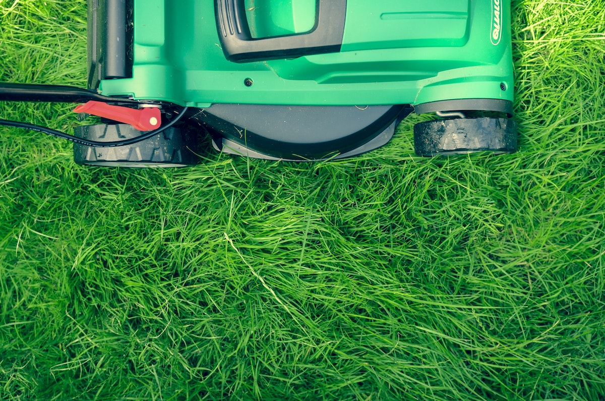 How to Sharpen Lawn Mower Blades - step-by-step