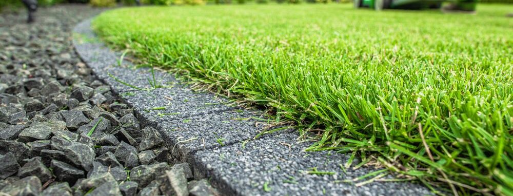 Brick lawn edging