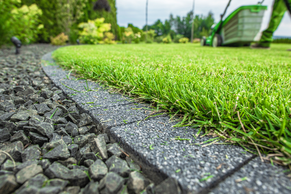 Brick lawn edging